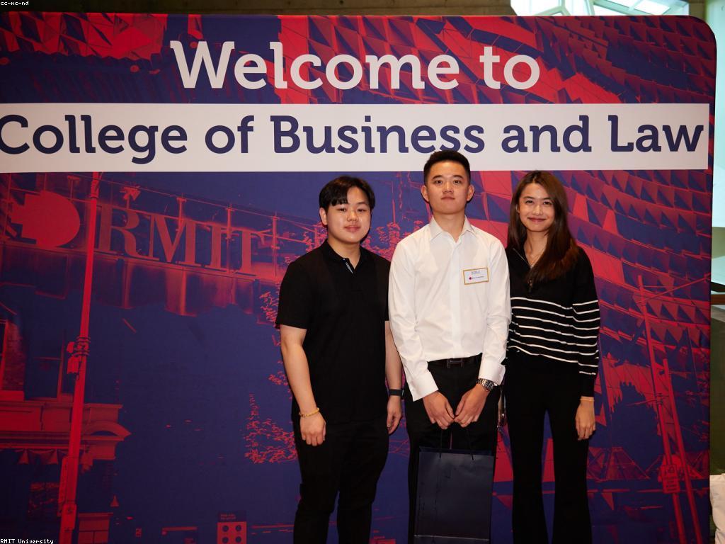 រង្វាន់ និងអត្ថប្រយោជន៍របស់ភាពជាអ្នកនាំមុខ